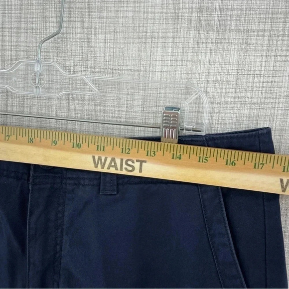 LL Bean Mens Size 34W navy blue cargo shorts 1917 - Picture 3 of 7